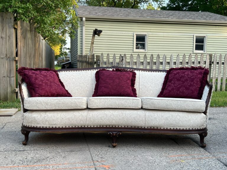 White Vintage Couch for Rent in Des Moines Iowa